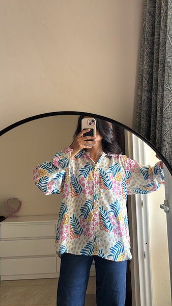 Juliet balcony oversized shirt