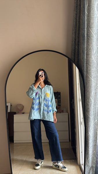 2 flowers appliqué shirt
